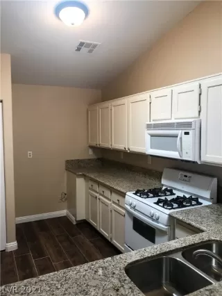 Photo #5: 2347476 Listing