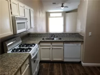 Photo #6: 2347476 Listing