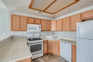 Photo #4: 2347518 Listing 