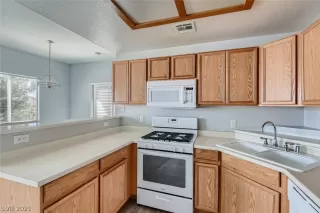 Photo #5: 2347518 Listing 