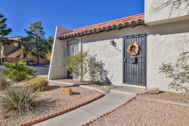 MLS: 2347559 Condo For Sale