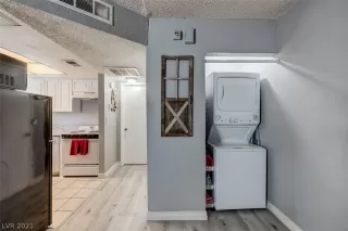 Photo #2: 2347559 Listing