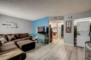 Photo #3: 2347559 Listing