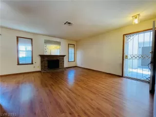 Photo #4: 2347628 Listing 