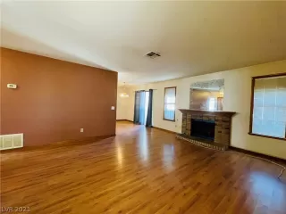 Photo #5: 2347628 Listing 