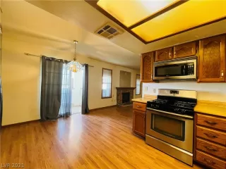 Photo #6: 2347628 Listing 