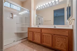 Photo #5: 2347672 Listing