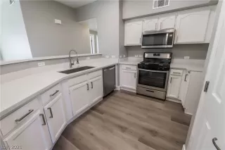 Photo #6: 2347683 Listing