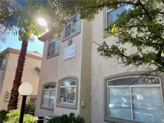 Photo #1: 2347700 Listing