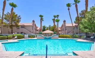 Photo #4: 2347700 Listing