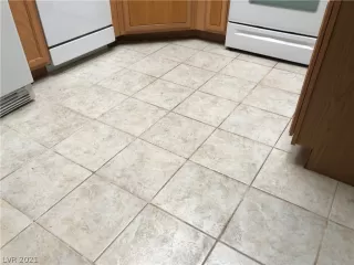 Photo #2: 2347708 Listing