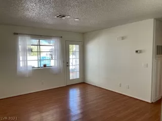 Photo #4: 2347710 Listing