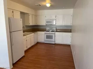 Photo #5: 2347710 Listing