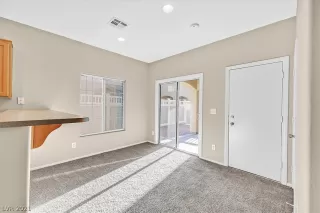 Photo #5: 2347809 Listing