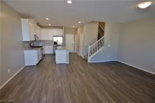 Photo #3: 2347824 Listing 