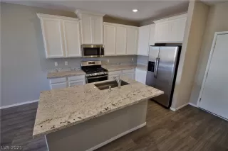 Photo #4: 2347824 Listing 
