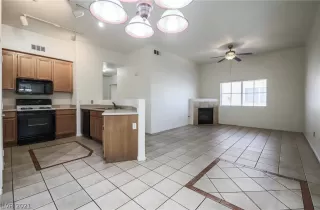 Photo #4: 2347868 Listing