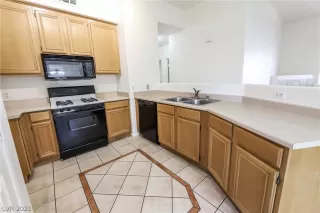 Photo #5: 2347868 Listing