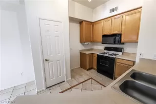 Photo #6: 2347868 Listing