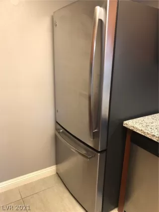 Photo #3: 2347869 Listing