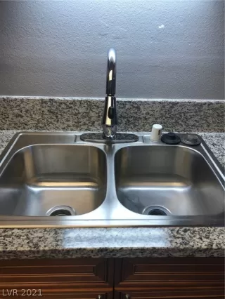 Photo #4: 2347869 Listing