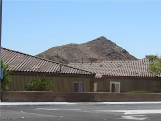 Photo #3: 2347876 Listing