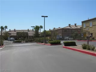 Photo #4: 2347876 Listing