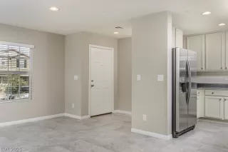 Photo #2: 2347903 Listing 