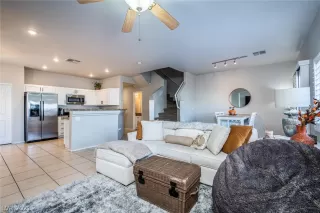 Photo #2: 2347905 Listing