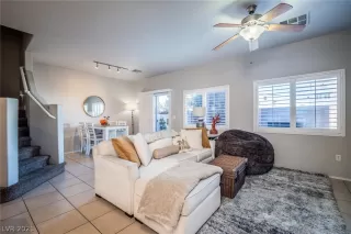 Photo #3: 2347905 Listing