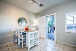 Photo #5: 2347905 Listing