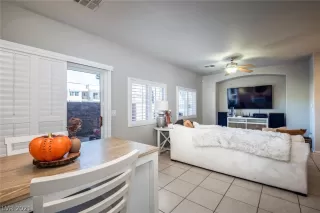 Photo #6: 2347905 Listing