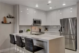 Photo #4: 2347932 Listing 