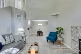 Photo #5: 2347948 Listing