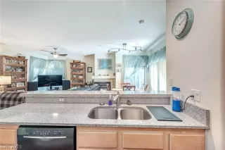 Photo #5: 2347949 Listing 