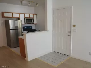 Photo #2: 2347951 Listing