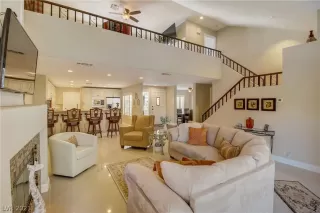 Photo #3: 2347957 Listing