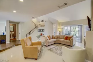 Photo #4: 2347957 Listing