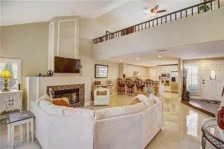 Photo #6: 2347957 Listing