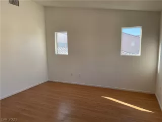 Photo #3: 2347958 Listing