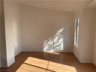 Photo #6: 2347958 Listing