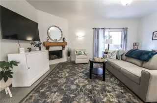 Photo #3: 2347979 Listing