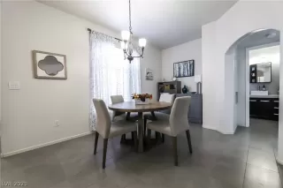 Photo #6: 2347979 Listing