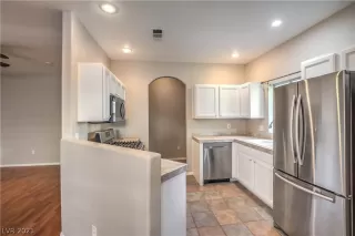 Photo #3: 2348008 Listing 