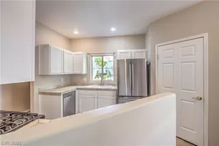 Photo #4: 2348008 Listing 