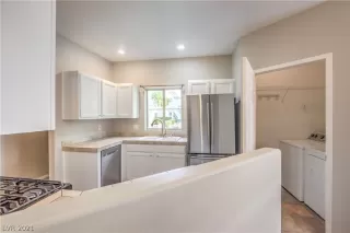 Photo #5: 2348008 Listing 