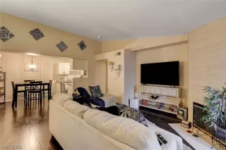 Photo #3: 2348057 Listing