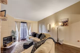 Photo #4: 2348057 Listing