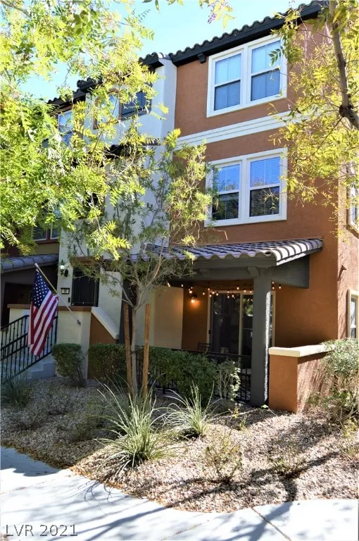 MLS: 2348062 Condo For Sale