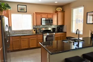 Photo #5: 2348062 Listing